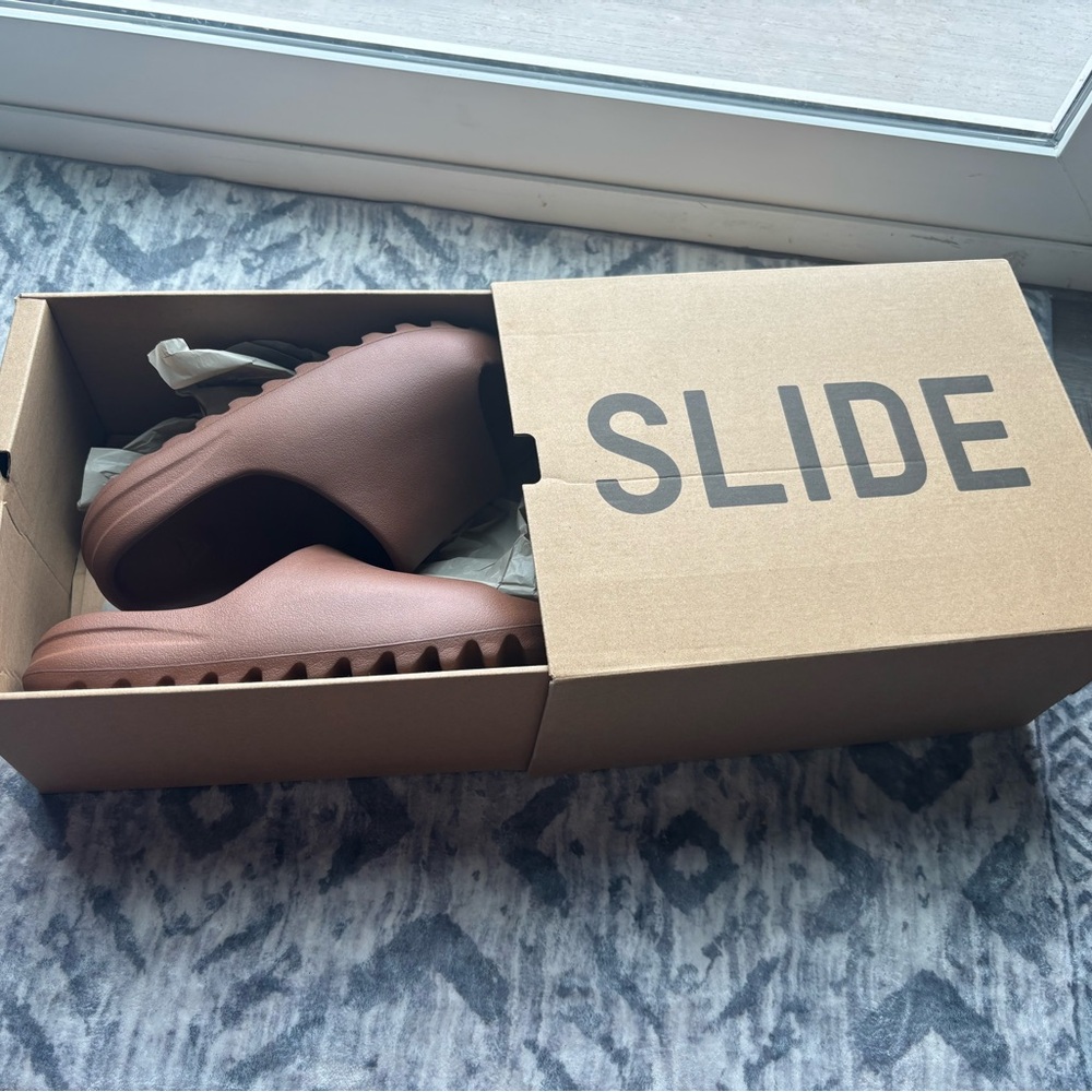 Authentic Yeezy slides Flax Sz 8-Excellent! with Box! - Picture 2 of 15